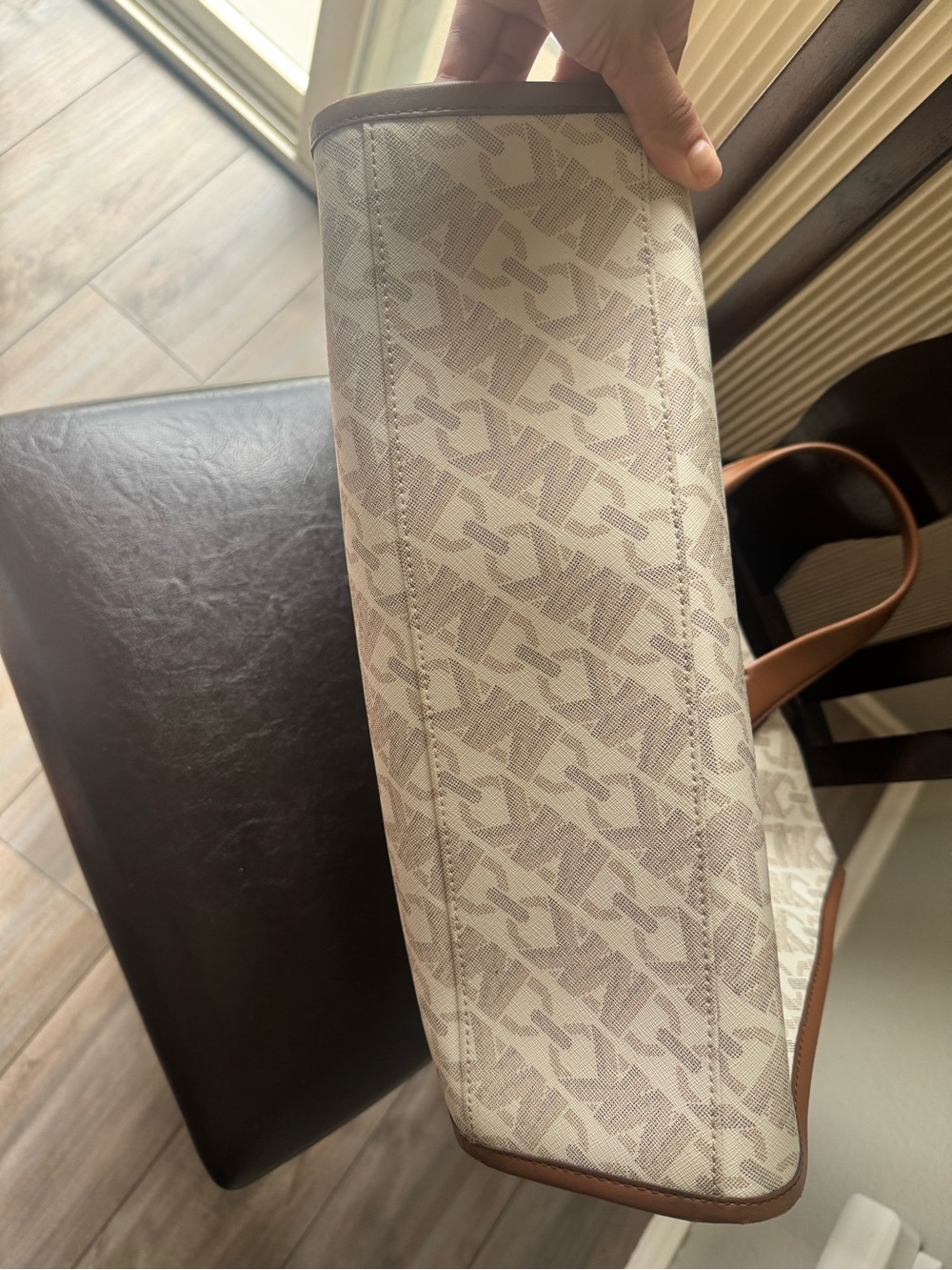 Michael Kors Gigi Large Tote Bag Beige and Brown caryall with Adjustable Strap - Picture 9 of 16